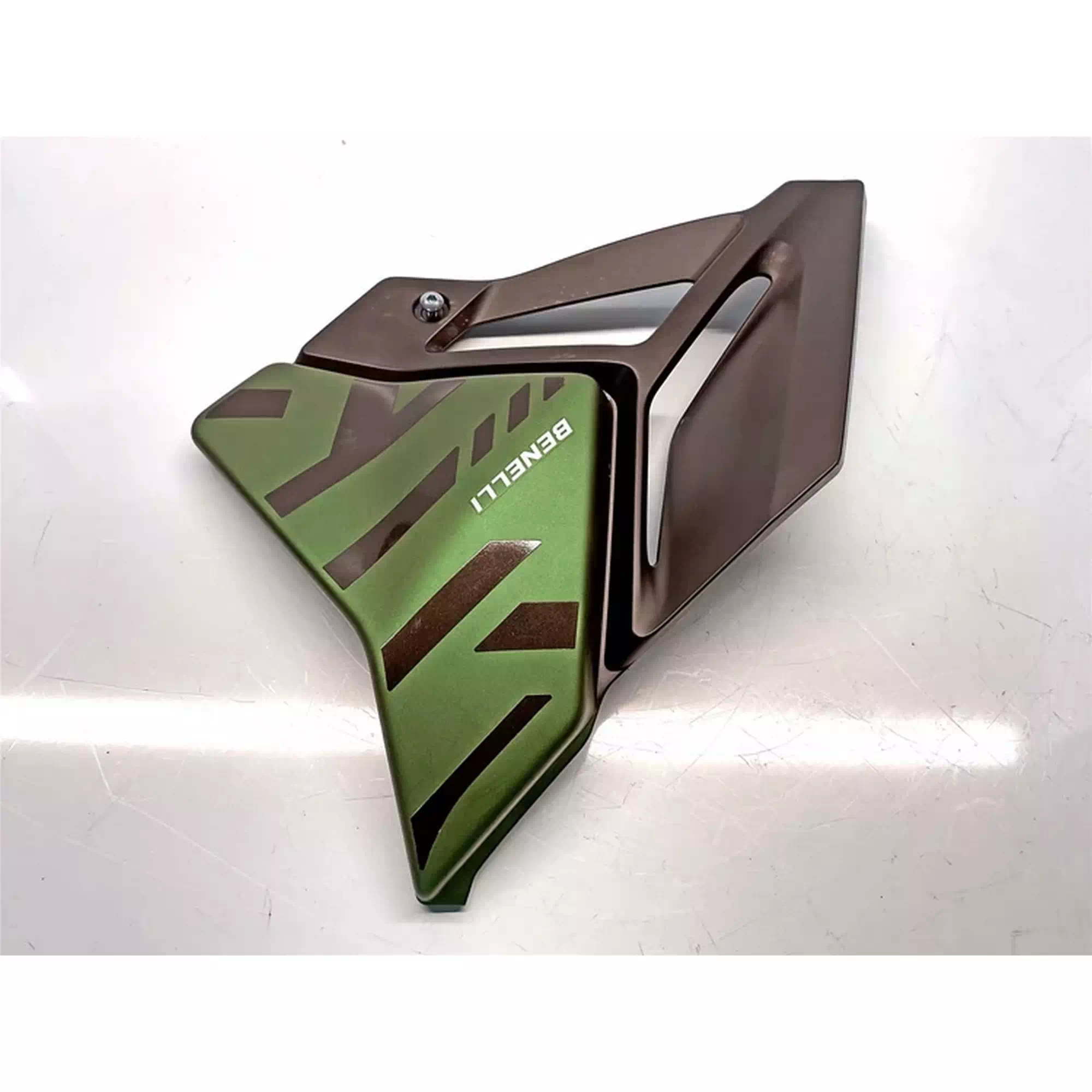 BENELLI TRK 702 X RADYATÖR MUHAFAZA DEKORU SAĞ YEŞİL #KM 88110